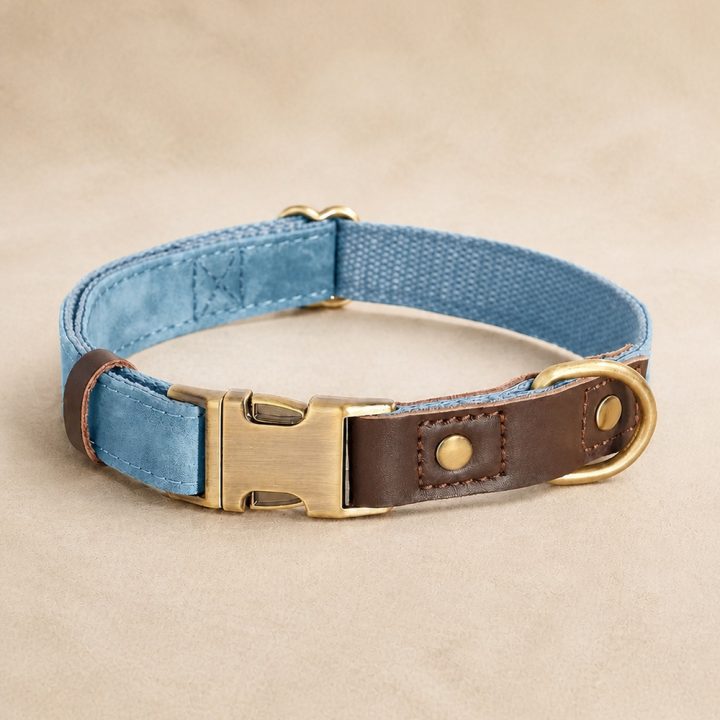 Collier boucle laiton Alba — bleu ciel
