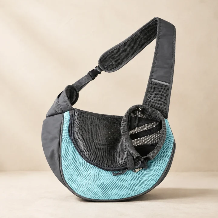 Sac bandoulière Aéro sur fond crème, photographie de présentation Museau Club